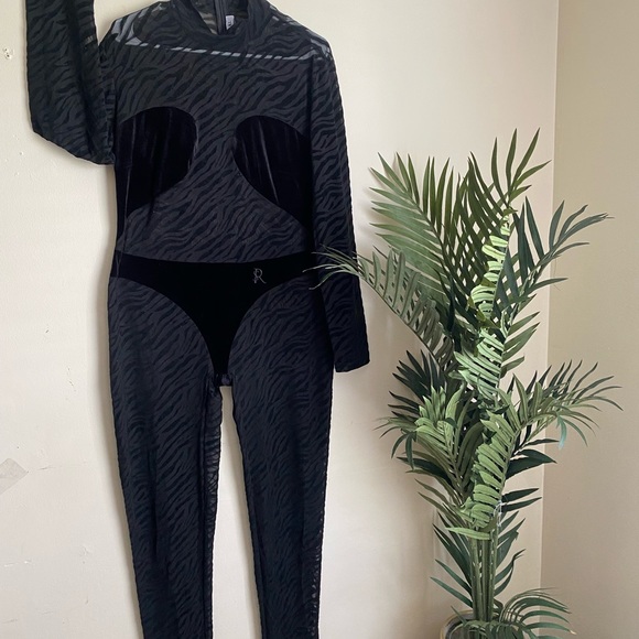 Gsuwoo Jumpsuit (Sexy see through) - Picture 3 of 4